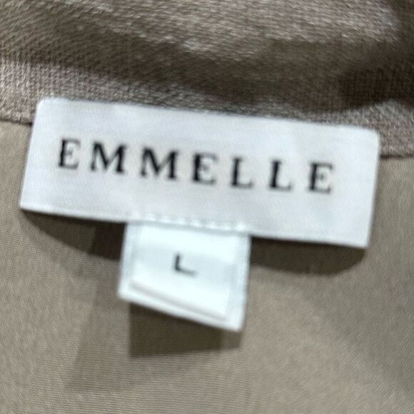 Emmelle Tan Split Back Button Up Blouse - Picture 3 of 3